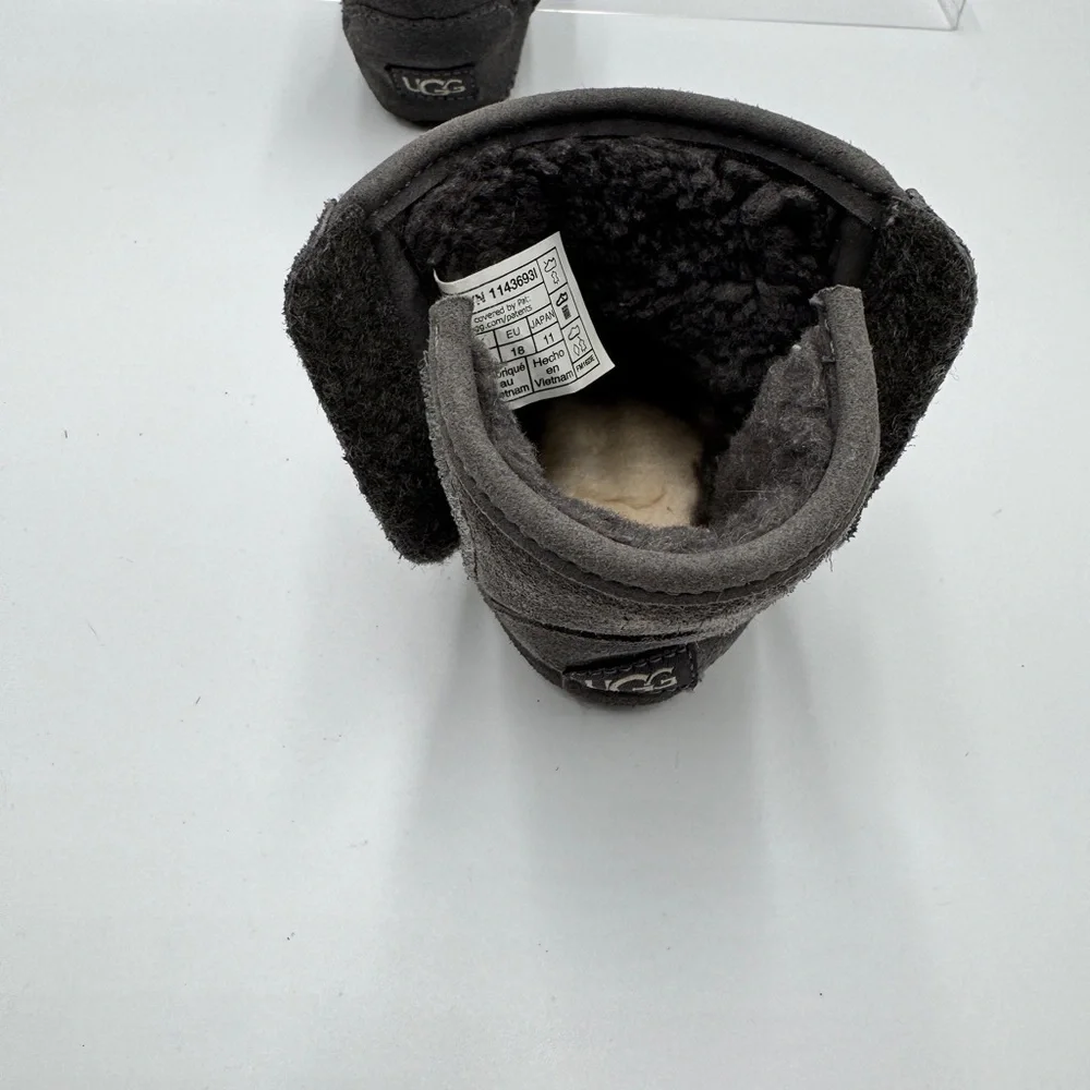 UGG Cozy Suede Gray Baby Booties Size 02/03